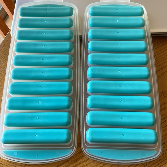 2 Linear Shaped Ice Trays - Picture 2 of 4